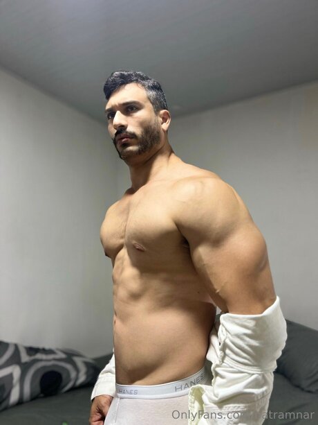 Natramnar pornographic model pic