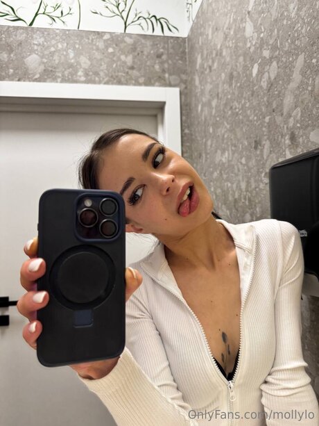 Mollylo hd pornstar pictures