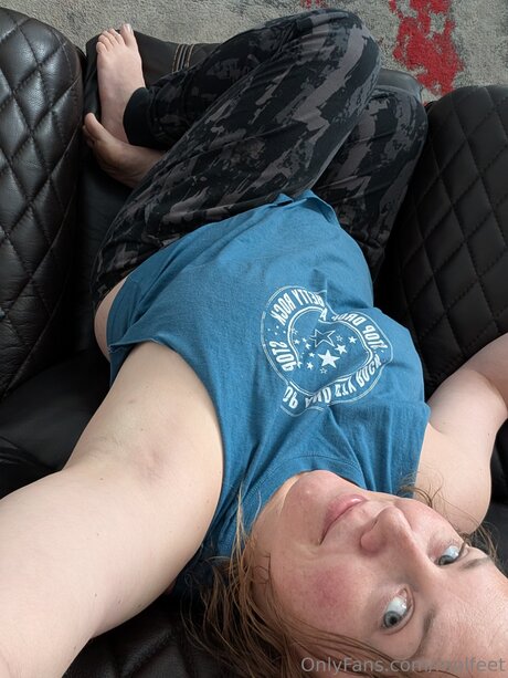 Mplfeet naked model img