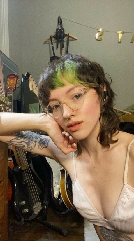 Pleasequietdown perfect model image