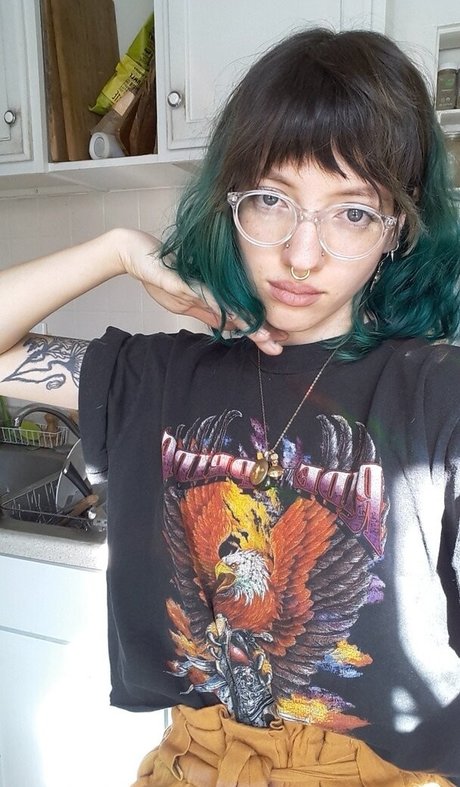 Pleasequietdown hot star img