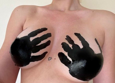 Alienorchp model nude pictures