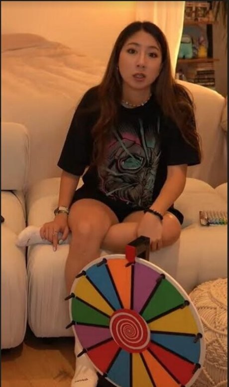 Fuslie naked model photo