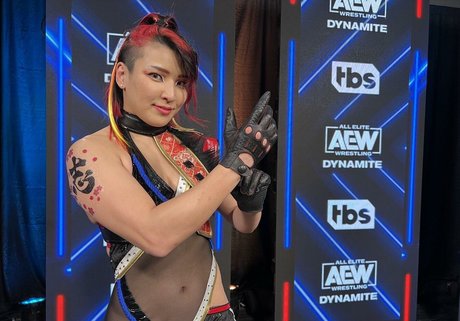 Hikaru Shida pornographic star galleries