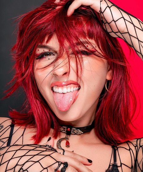 vana nz exclusive model pic