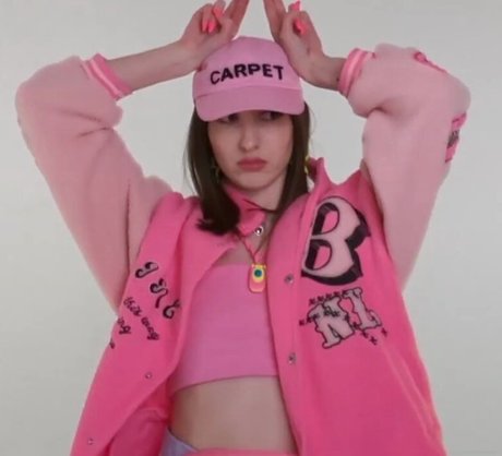 Aloona Larionova naked star pics