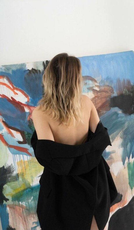 Nikol Koulen beautiful star pics