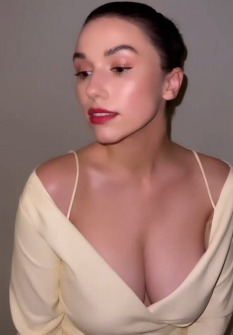 Grace Caroline Currey model best picture