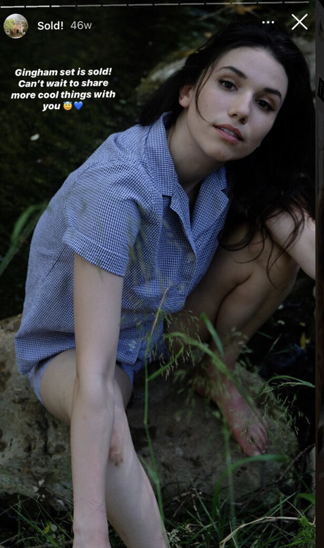 Grace Caroline Currey exclusive model image