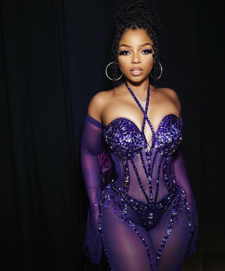 Chloe Bailey art model picture