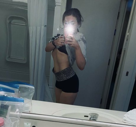 idkkat95 hot model pic