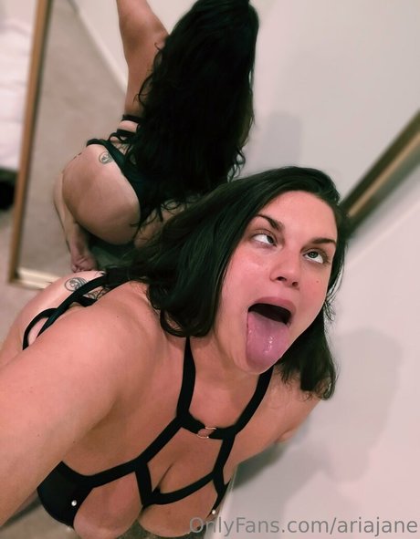 ariajane Quick model image