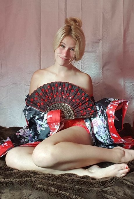 Everyday Harleyquinn model top galleries