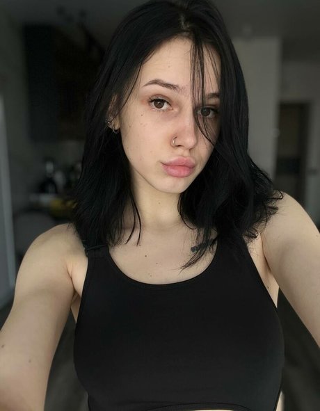 adelebee erotic pornstar pics