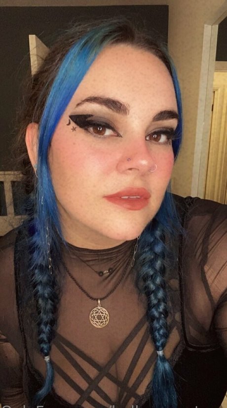 bella monstera perfect star pic