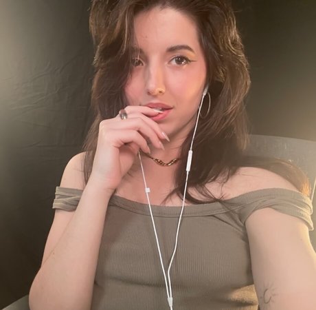 Slight Sounds pornstar naked pic