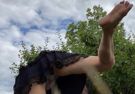 Marlingyoga model sexy image