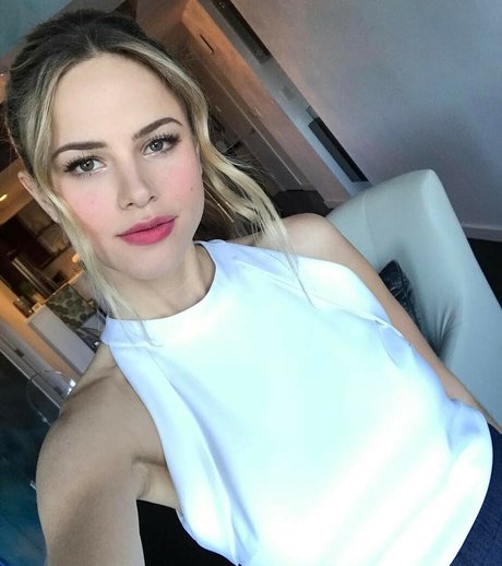Halston Sage pornstar sexy gallery