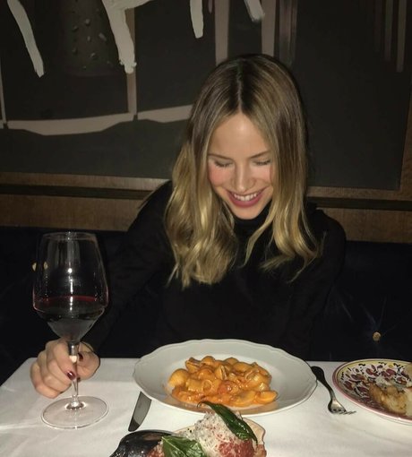 Halston Sage hd star img