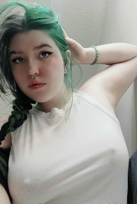 arielakuma star erotic photo