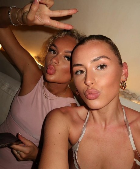 Sian Owen model hd image