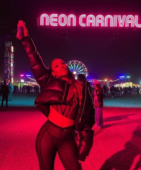 Candice Patton pornstar photo