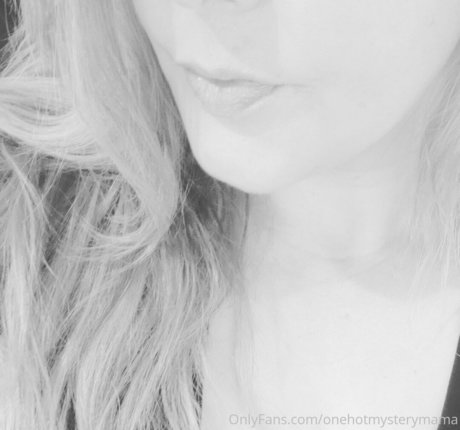 onehotmysterymama star exclusive pics