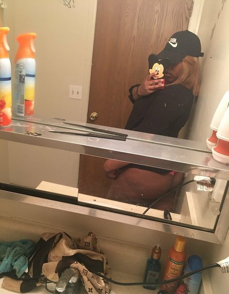 volaprettykitty high quality pornstar photo