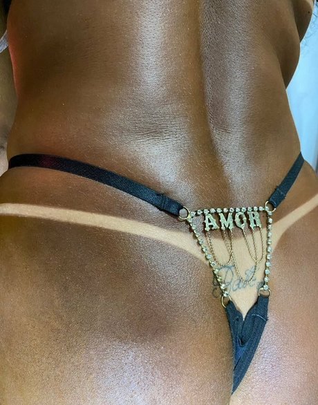 Luanna Becker nude model images