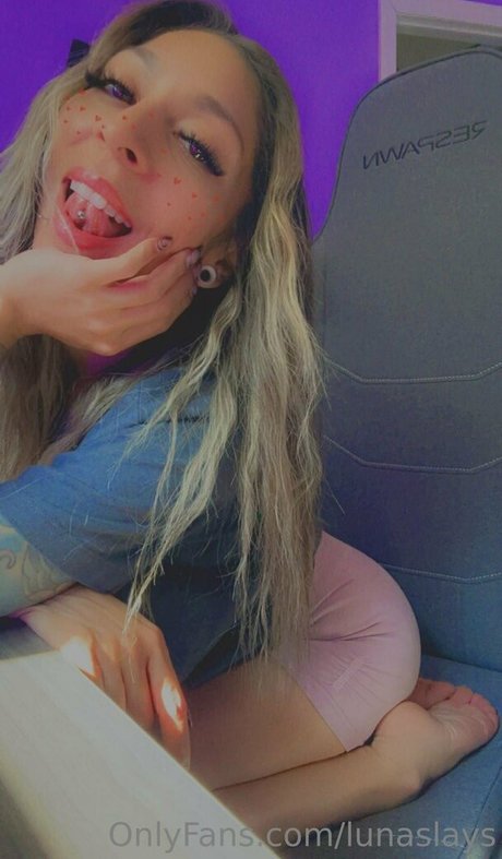 lunaslays Quick model image