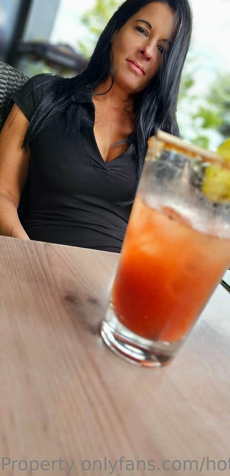 hotwifevenessa pornstar adult pic