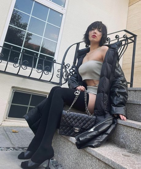 WomenK pop nude pornstar pic