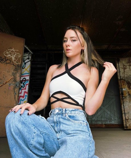 Audra Miller model art pic