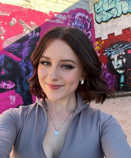 Audra Miller pretty star pics