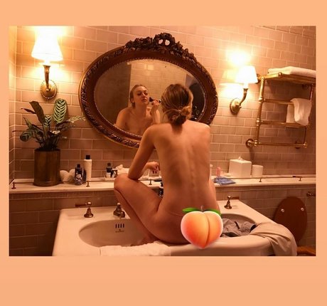 Dakota Fanning naked star galleries