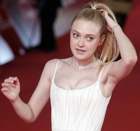 Dakota Fanning pretty pornstar archive