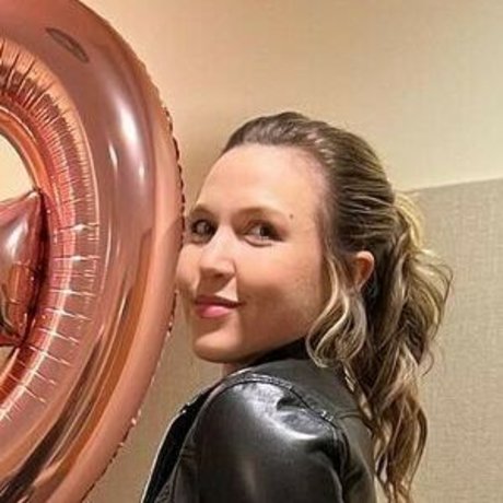 Taylor Tomlinson star pornographic pics