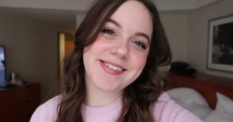 SarahKey pretty model picture