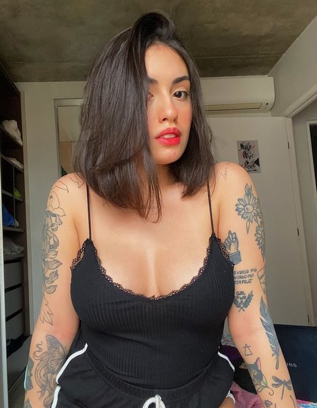 Vitoria Marcilio erotic model photo