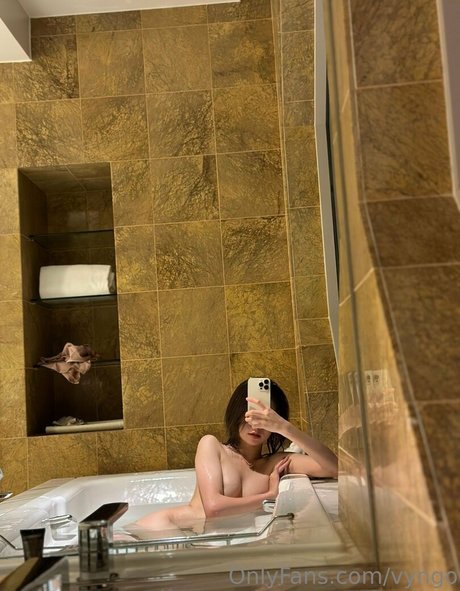 vyngo nudes model galleries