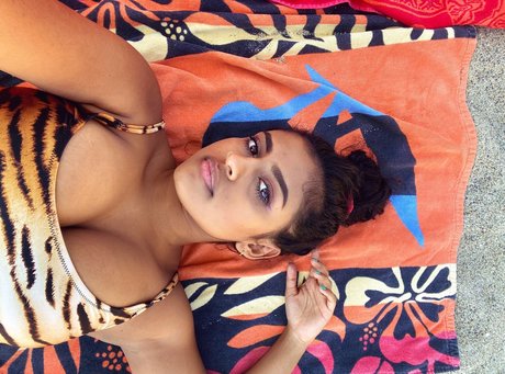 Yamini Nambimadom model perfect image