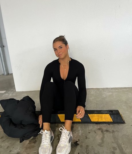 Desi Johnson free star img