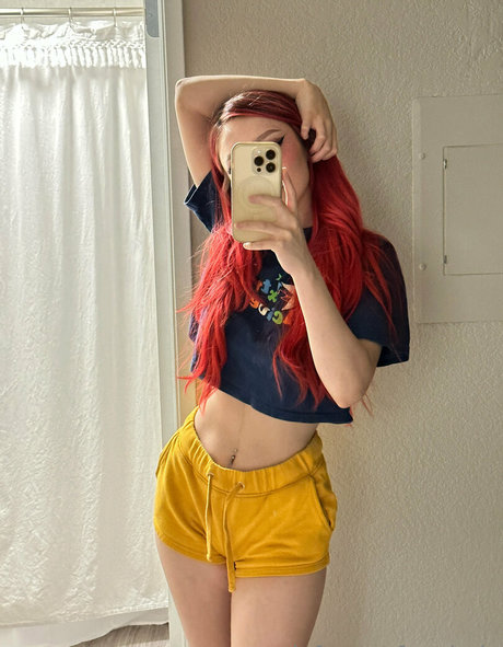 chubby teen onlyfans top pic