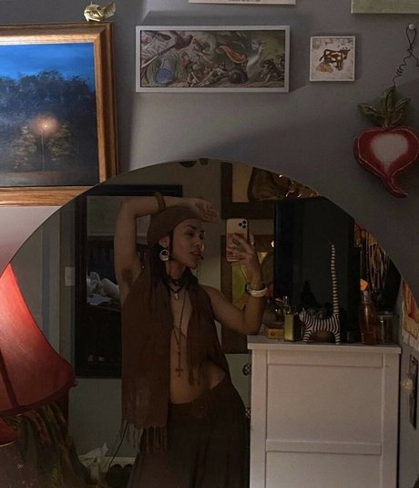 Aaliyeezy art actress archive