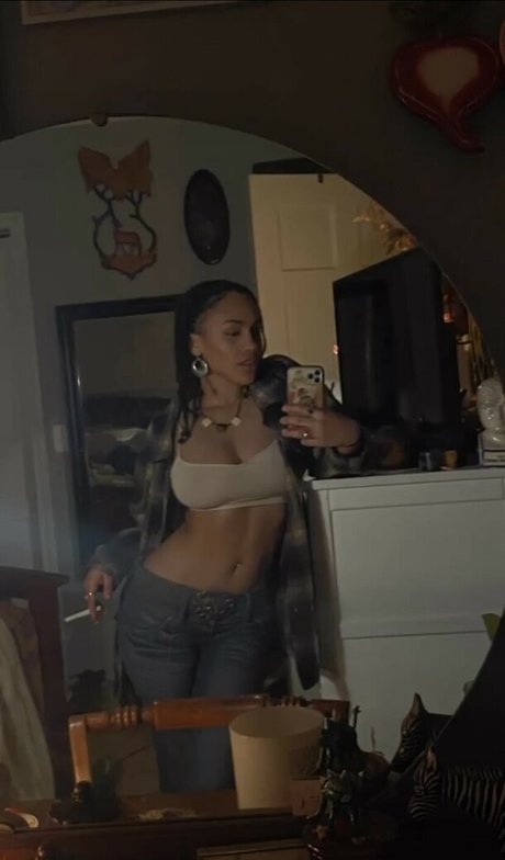 Aaliyeezy beautiful star picture