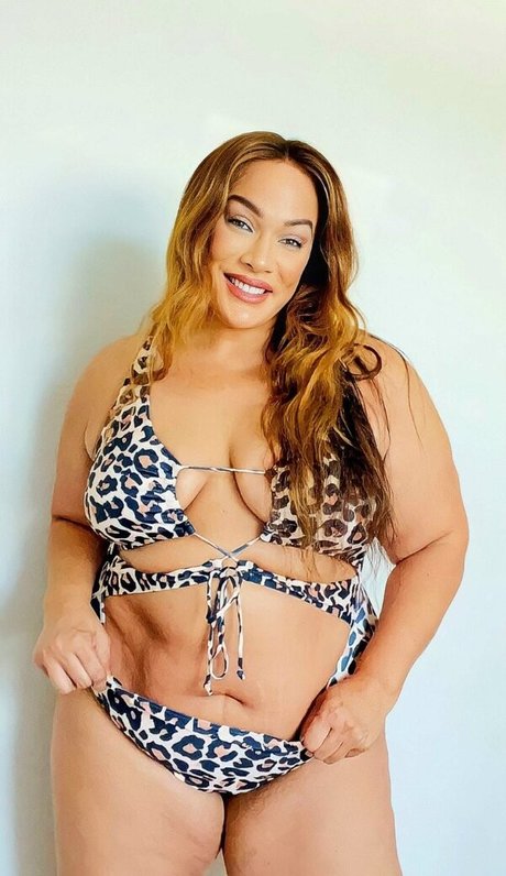 Nia Jax pornstar hd galleries