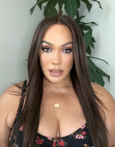 Nia Jax xxx star img
