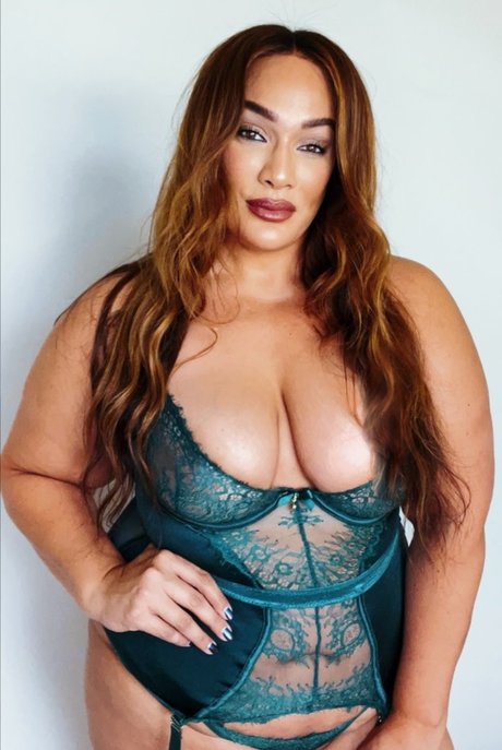 Nia Jax free star image