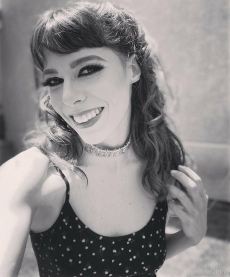 veraking erotic model photo