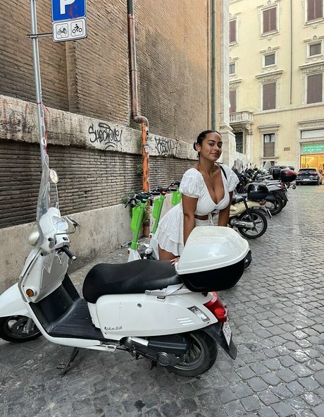 Raina Morris model high quality photos